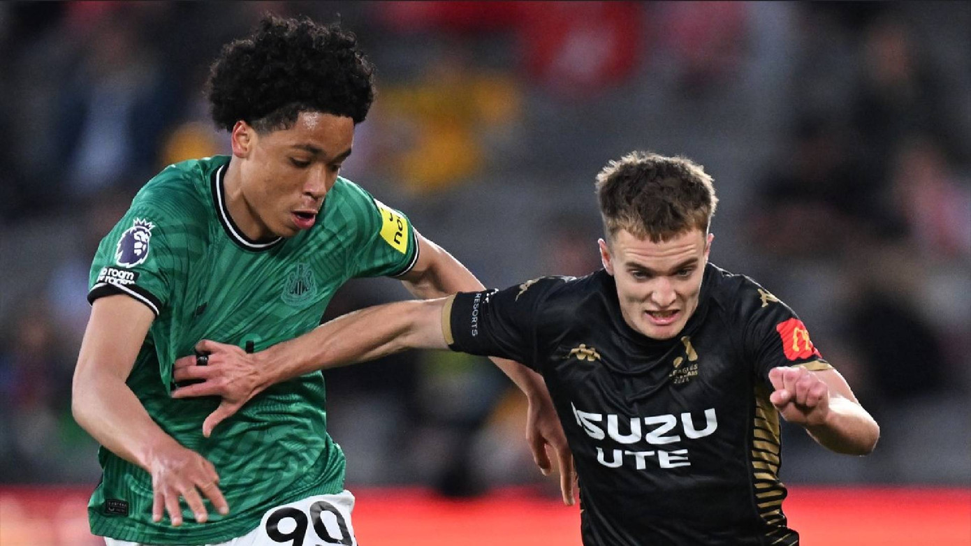 Newcastle (trái) thua tan nát trong ngày dùng đội hình phụ Newcastle (trái) thua tan nát trong ngày dùng đội hình phụ