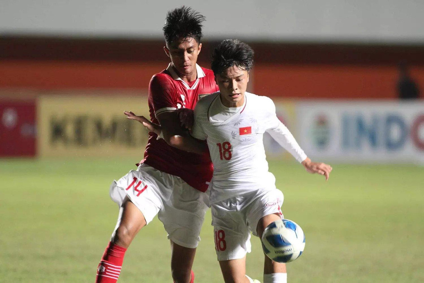 U16 Việt Nam thua Indonesia nhưng may mắn khi được Australia &quot;giúp&quot;