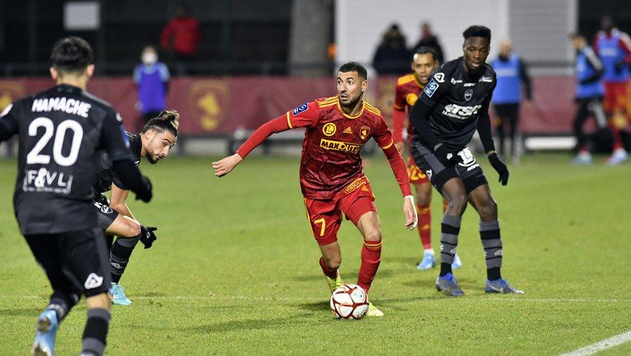 CLB Rodez (giữa) sẽ không thi đấu ở vòng 7