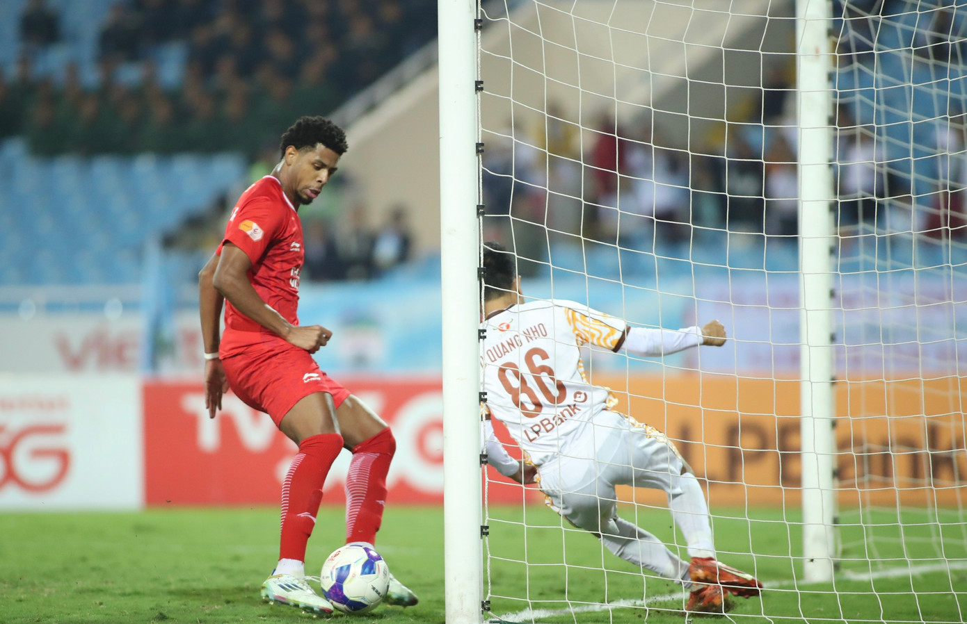 Đánh bại HAGL, Thể Công Viettel phả hơi nóng vào cuộc đua vô địch ảnh 13