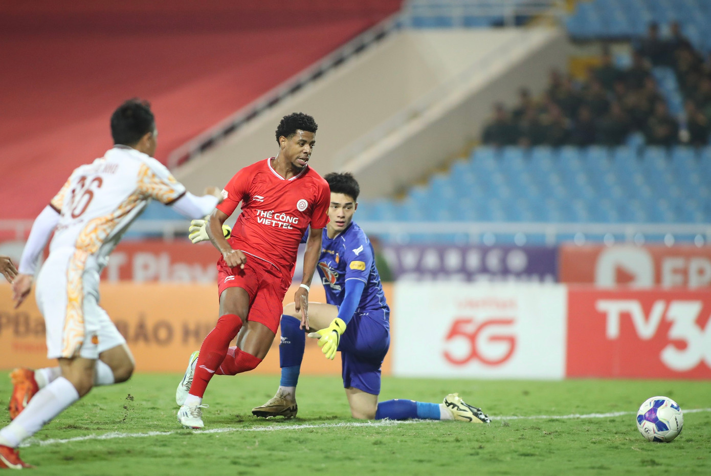 Đánh bại HAGL, Thể Công Viettel phả hơi nóng vào cuộc đua vô địch ảnh 12