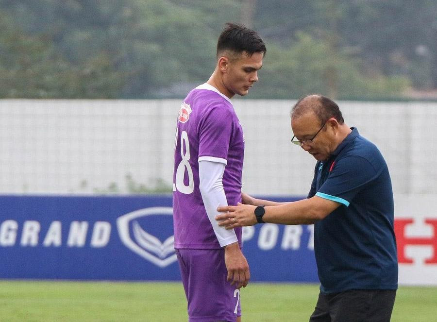 Adriano Schmidt được gọi vào đội tuyển Việt Nam nhưng chưa được ra sân