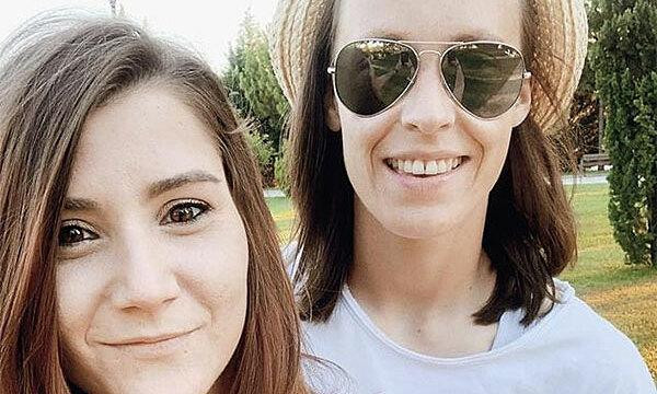 Thủ môn Pauline Peyraud-Magnin và bạn gái Thủ môn Pauline Peyraud-Magnin và bạn gái