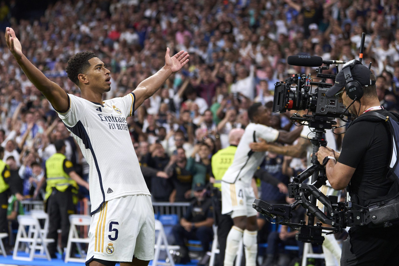 Bellingham lập cú đúp, Real ngược dòng hạ Barca 2-1 ảnh 21 Bellingham lập cú đúp, Real ngược dòng hạ Barca 2-1 ảnh 21