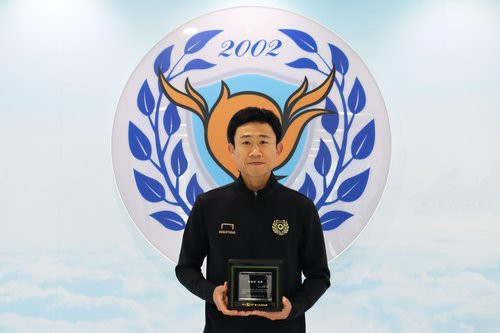 HLV Kim Sang-sik đặt niềm tin vào trợ lý Choi Won-kwon