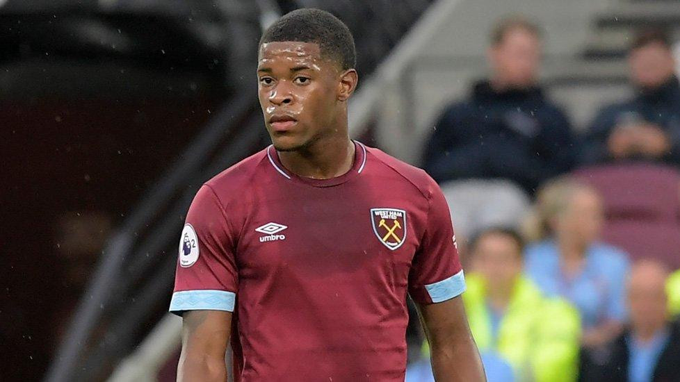Silva từng khoác áo West Ham 3 mùa