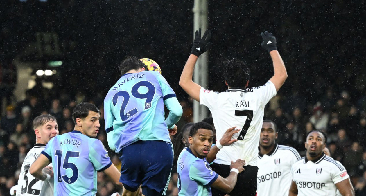 Havertz đánh đầu vào trong... Havertz đánh đầu vào trong...