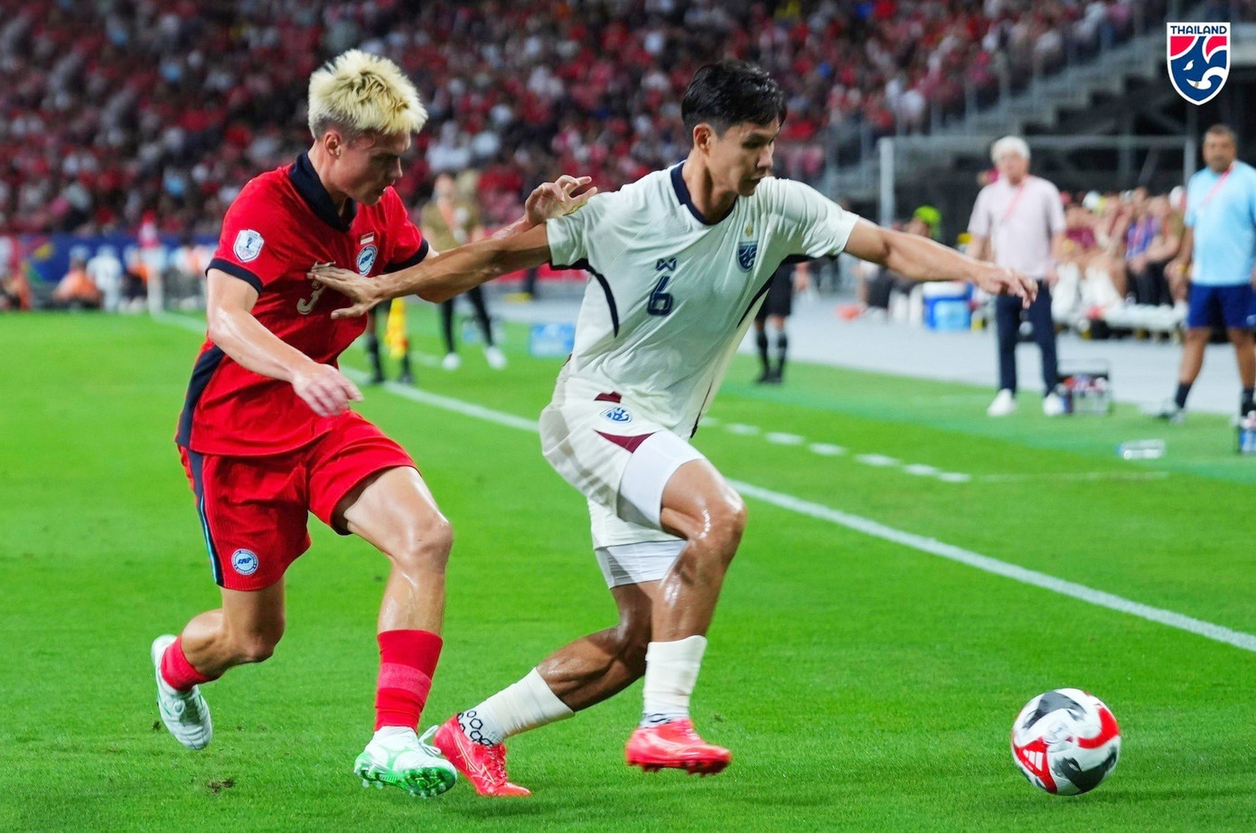 Singapore đã bị Thái Lan ghi tới 4 bàn ngay trên sân nhà Singapore đã bị Thái Lan ghi tới 4 bàn ngay trên sân nhà