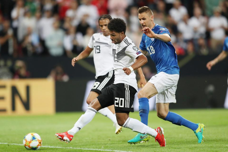 Estonia (phải) trong trận gặp Đức hồi 2021