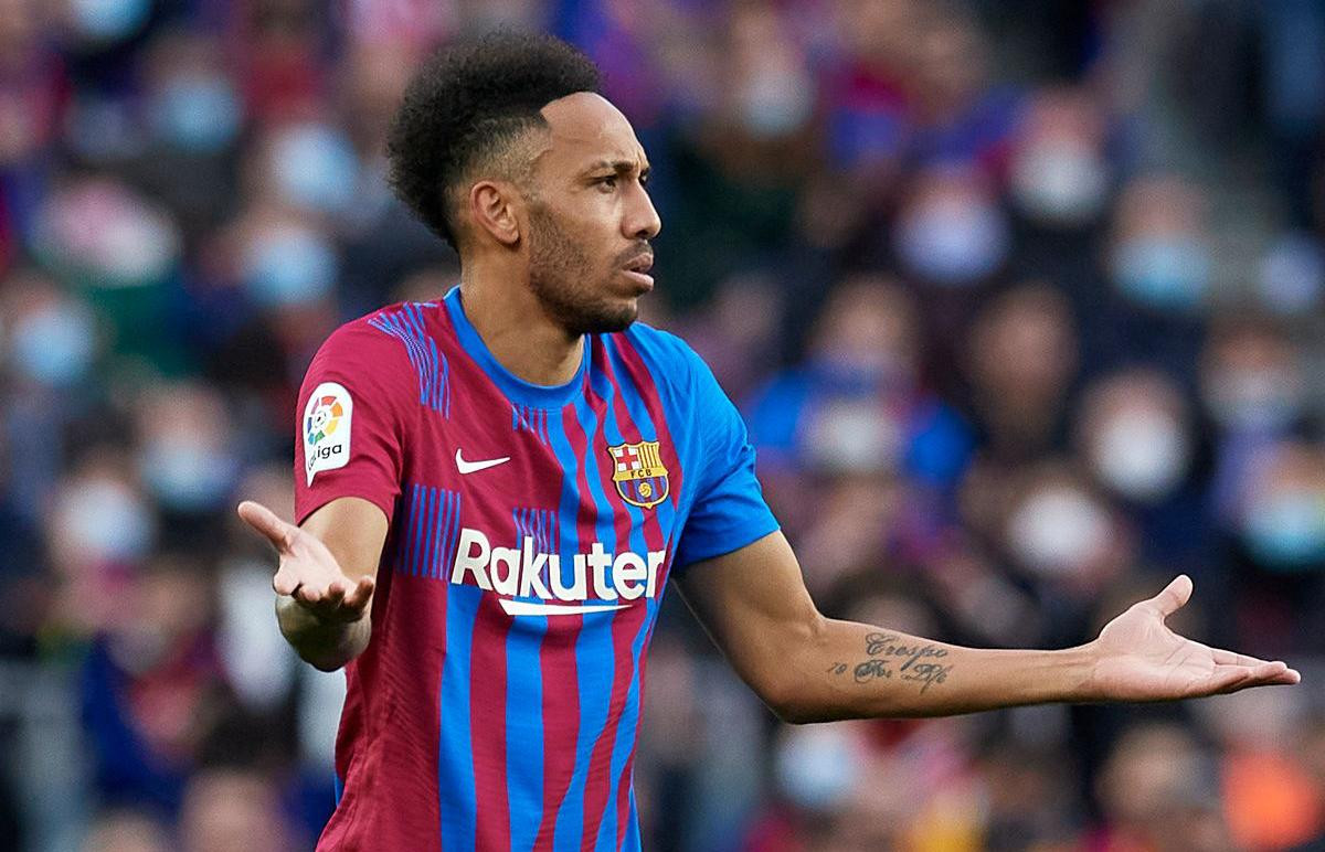 Đến Aubameyang cũng khó ở lại Barca