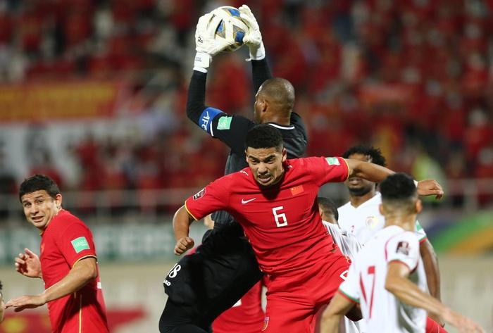 Oman tấn công và phòng ngự bóng bổng đều rất hay Oman tấn công và phòng ngự bóng bổng đều rất hay