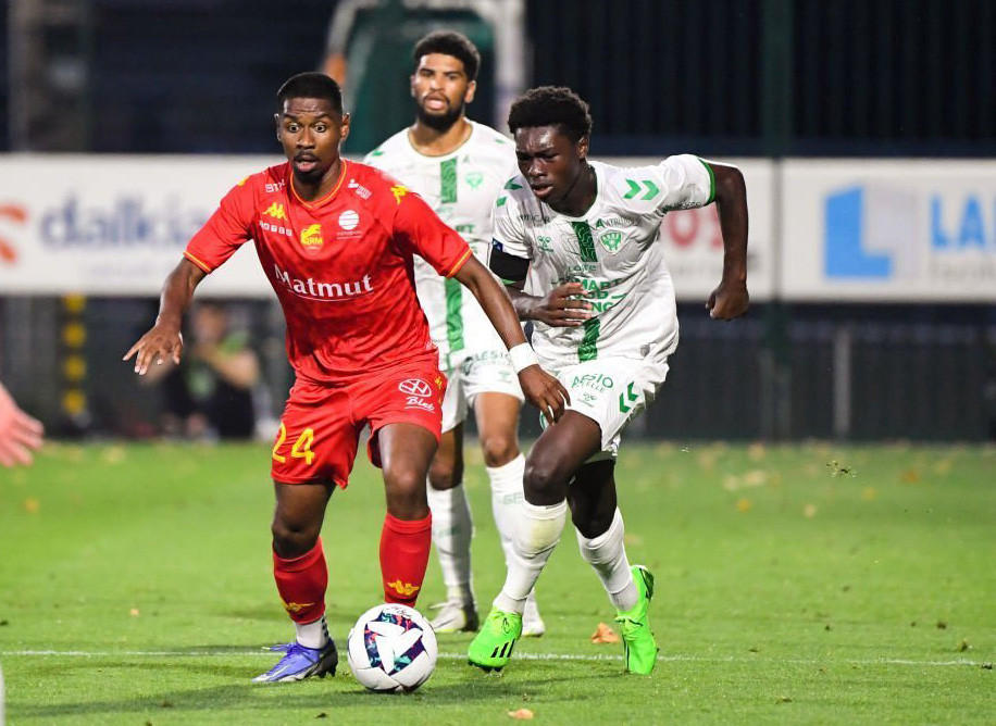 Pendant đang thi đấu rất hay tại Quevilly Rouen Pendant đang thi đấu rất hay tại Quevilly Rouen