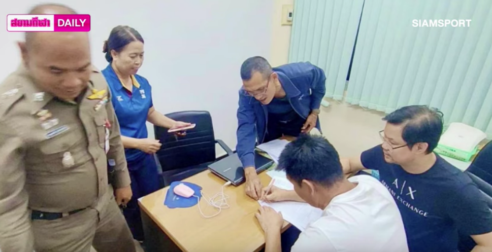 Kamsing trong buổi lấy lời khai tại sở cảnh sát