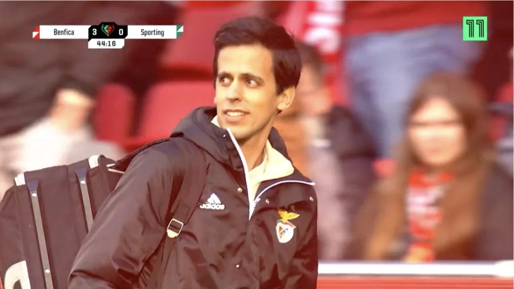 Vị bác sĩ thích thú sau khi "bị" dính thẻ Vị bác sĩ thích thú sau khi "bị" dính thẻ