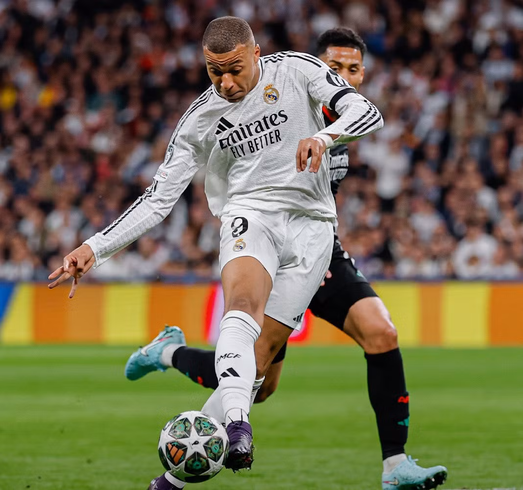 Mbappe chơi mờ nhạt trên hàng công