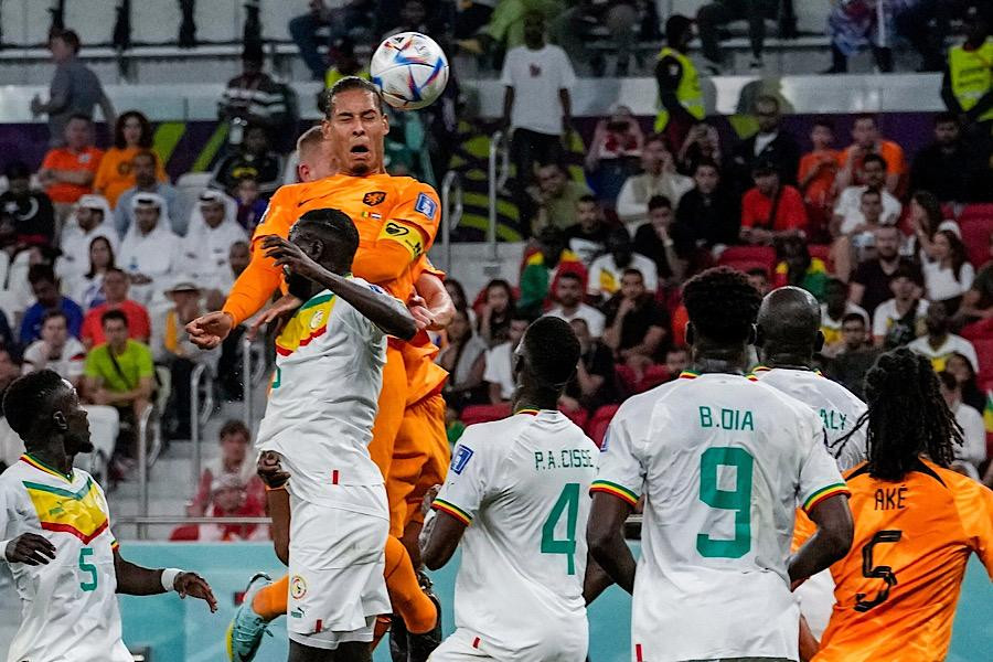 World Cup 2022: Hà Lan chật vật vượt qua Senegal nhờ 2 bàn thắng muộn ảnh 10