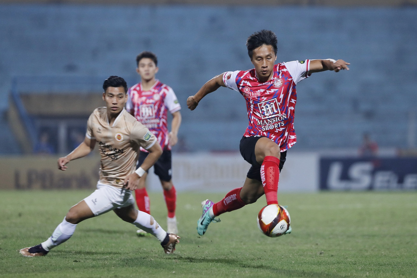 Giúp CAHN đánh bại TP HCM 2-0, HLV Kiatisuk có màn ra mắt thành công ảnh 20 Giúp CAHN đánh bại TP HCM 2-0, HLV Kiatisuk có màn ra mắt thành công ảnh 20