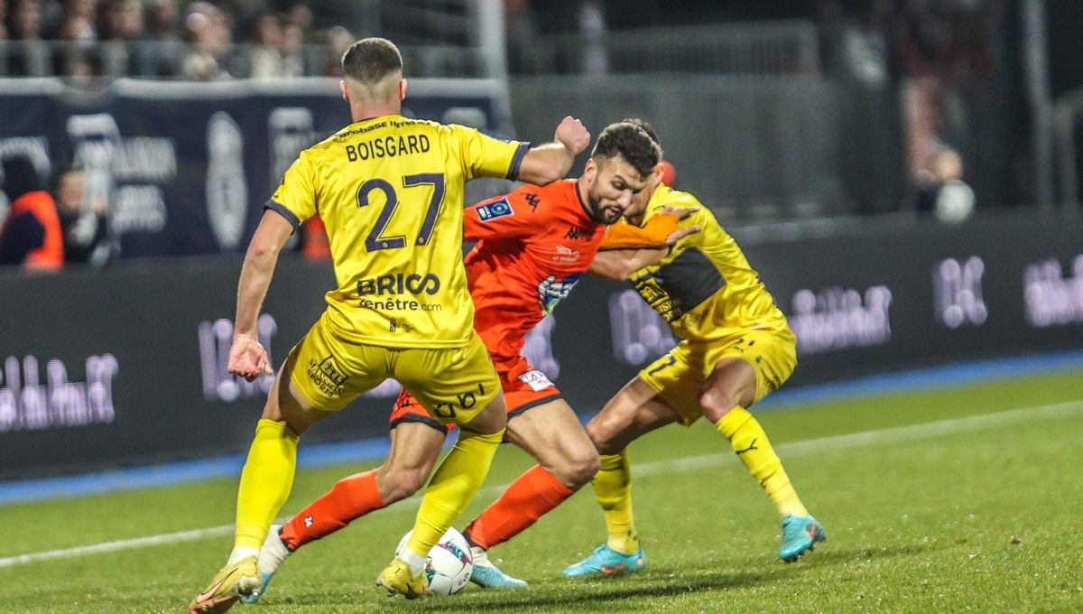 Pau FC ép sân trong hiệp 2 nhưng thiếu ý tưởng tấn công Pau FC ép sân trong hiệp 2 nhưng thiếu ý tưởng tấn công