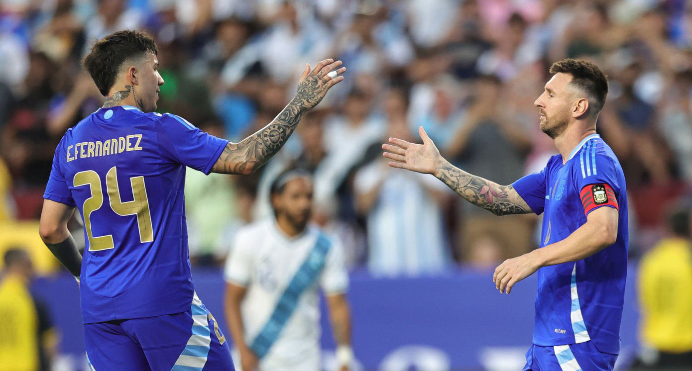 Messi dễ dàng ghi bàn gỡ hòa từ sai lầm của thủ môn đối thủ Messi dễ dàng ghi bàn gỡ hòa từ sai lầm của thủ môn đối thủ