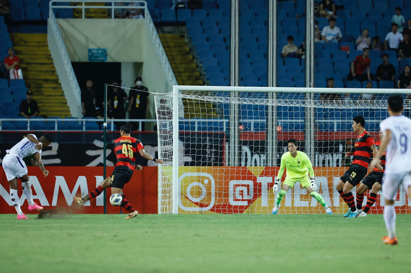 Hà Nội FC có màn thể hiện tốt dù thua Pohang Steelers 2-4 ảnh 29