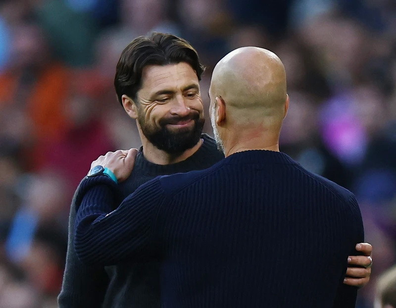 HLV Russell Martin bị mất việc không bất ngờ