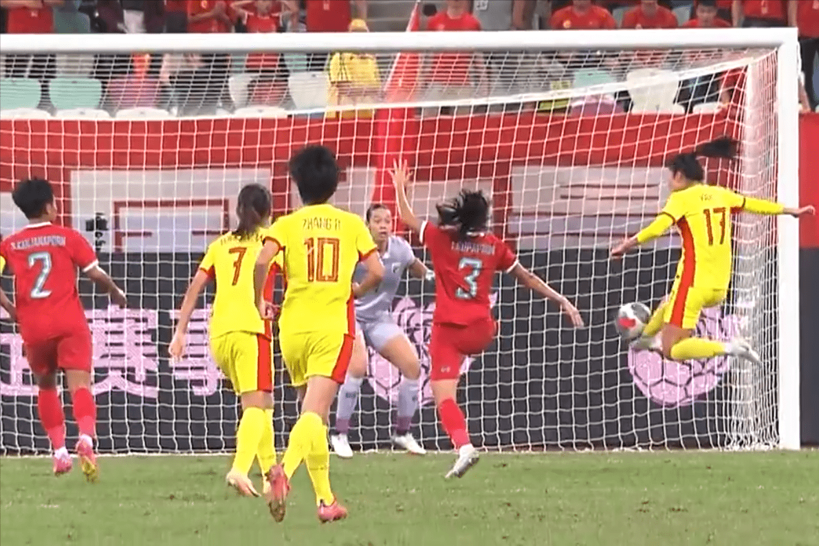 Trung Quốc chỉ thắng Thái Lan 3-0 nên đang thất thế ở cuộc đua giành vé đi tiếp