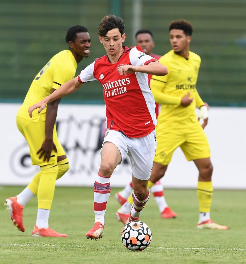 Arsenal gặp Brentford trên sân tập và thắng 4-0 Arsenal gặp Brentford trên sân tập và thắng 4-0