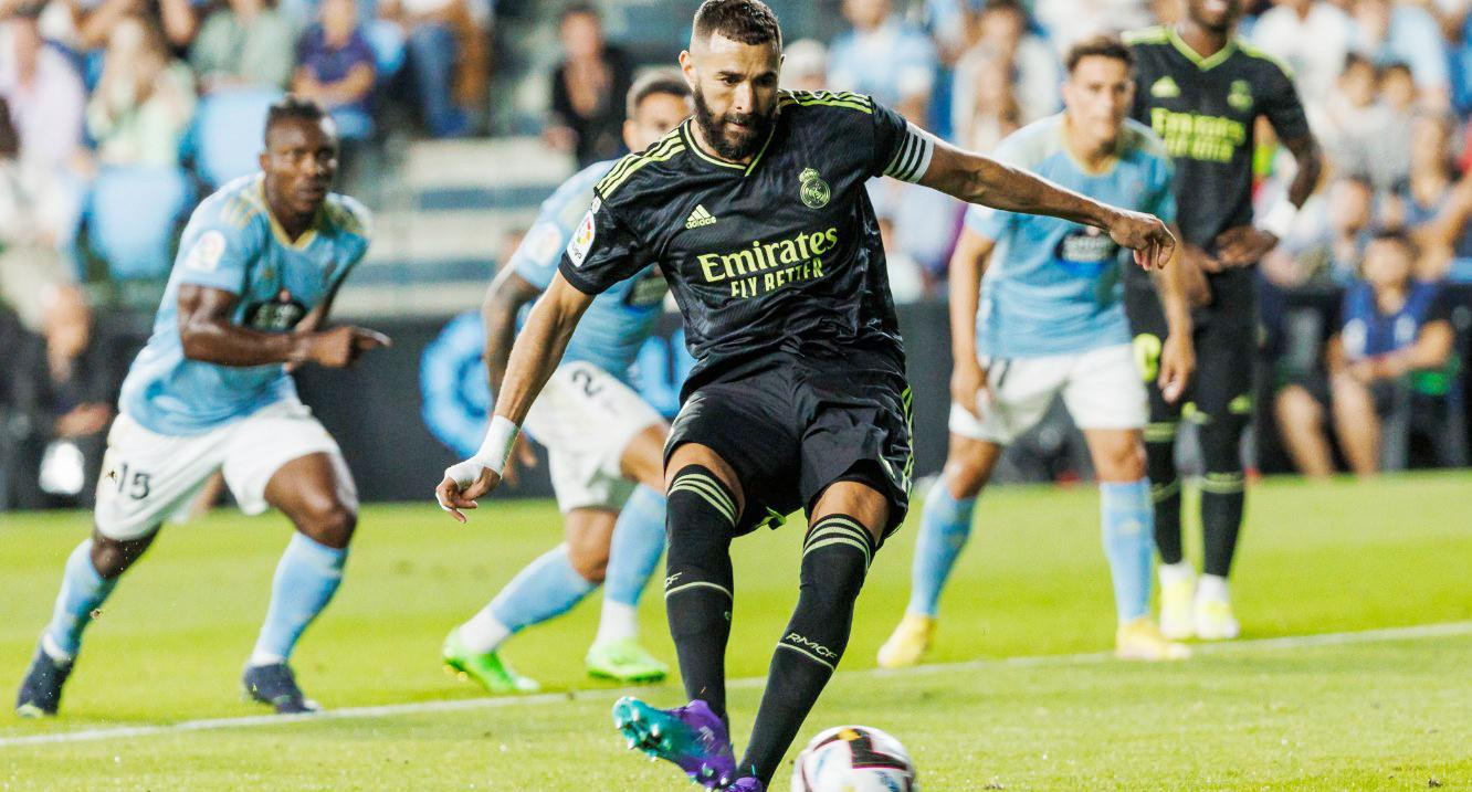 Benzema thực hiện thành công quả phạt đền ở phút 11 Benzema thực hiện thành công quả phạt đền ở phút 11