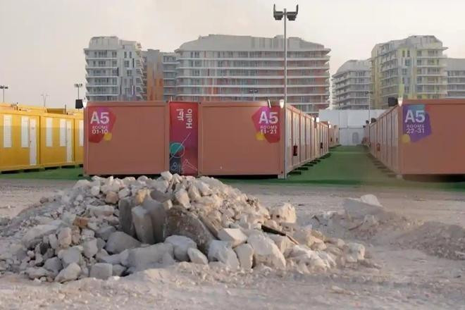 Mọi thứ vẫn còn ngổn ngang quanh khu ở của CĐV Mọi thứ vẫn còn ngổn ngang quanh khu ở của CĐV