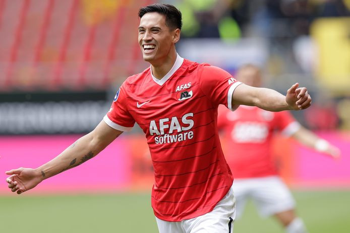 Tijjani Reijnders đang khoác áo AZ Alkmaar