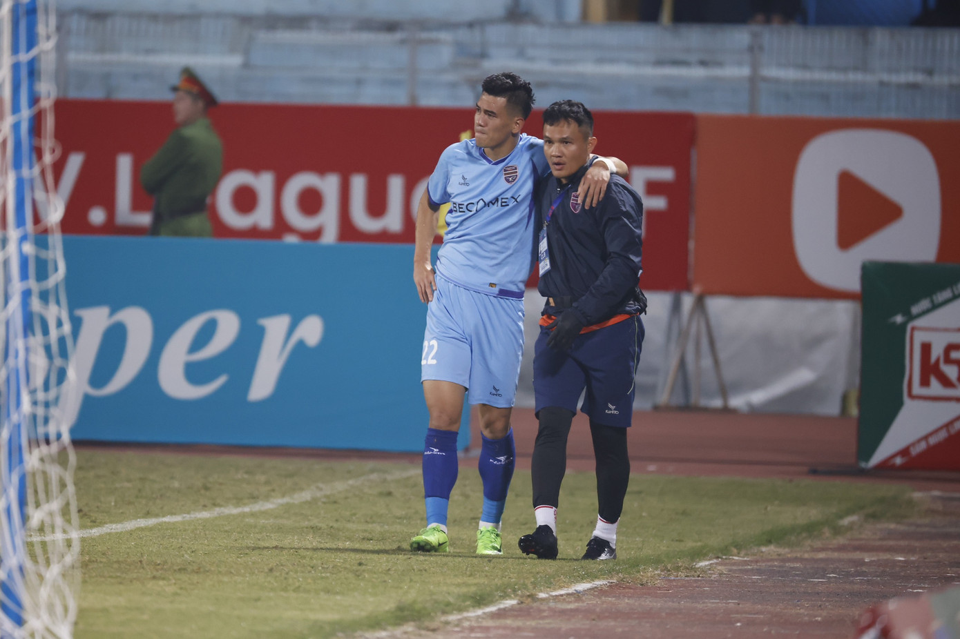 Quang Hải ghi bàn, GĐKT Trần Tiến Đại nhận thẻ đỏ trong ngày CAHN đại thắng Bình Dương ảnh 27