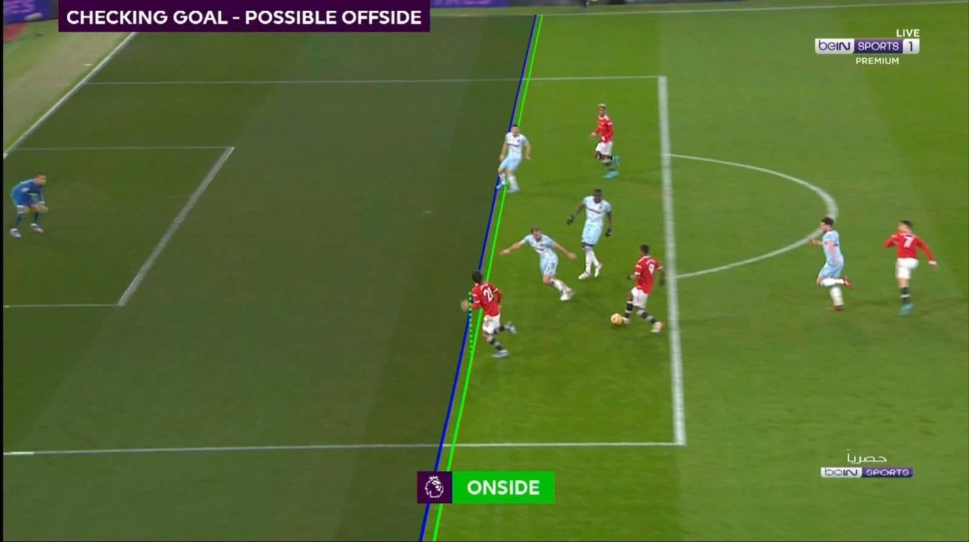 Cavani chưa việt vị trước khi tạt vào