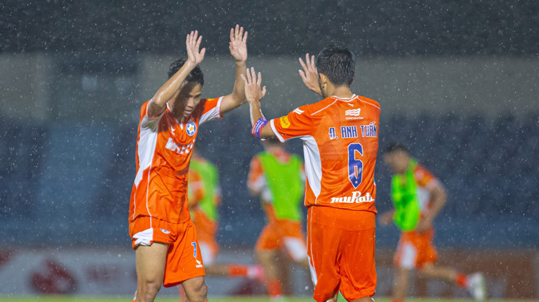 Khoảng cách giữa Đà Nẵng và vị trí đá play-off hiện chỉ còn 2 điểm - ảnh: SHB Đà Nẵng Khoảng cách giữa Đà Nẵng và vị trí đá play-off hiện chỉ còn 2 điểm - ảnh: SHB Đà Nẵng