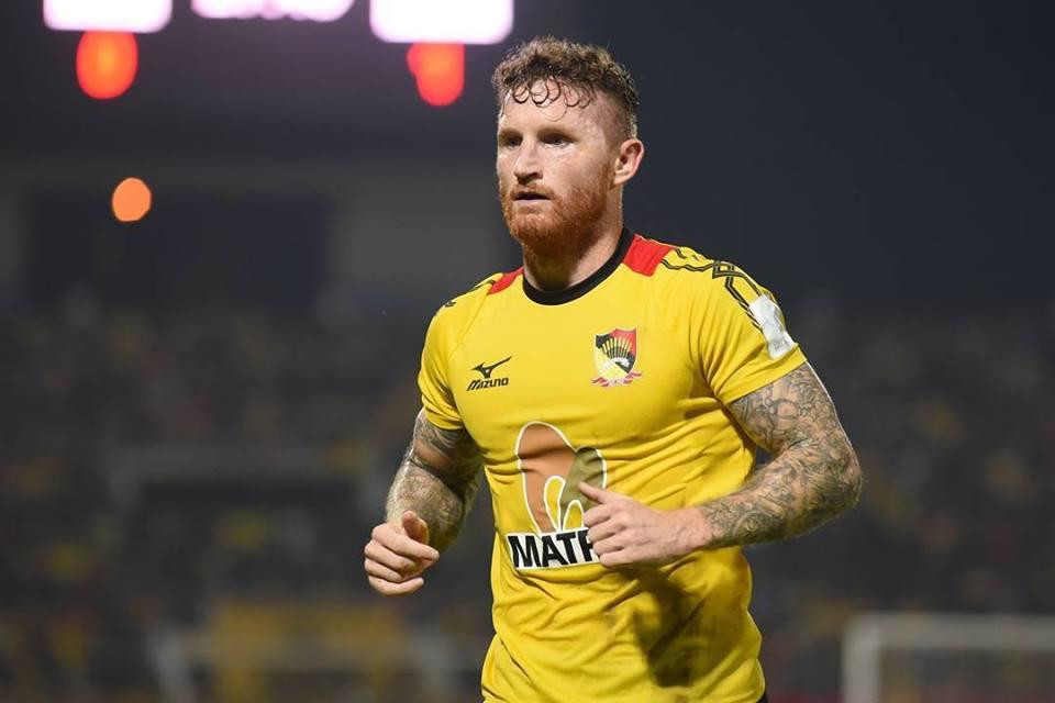 Lee Tuck là một tiền vệ sáng tạo và dứt điểm tốt Lee Tuck là một tiền vệ sáng tạo và dứt điểm tốt