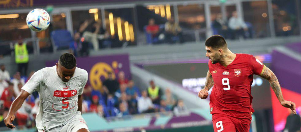 Pha lái bóng điệu nghệ của Mitrovic