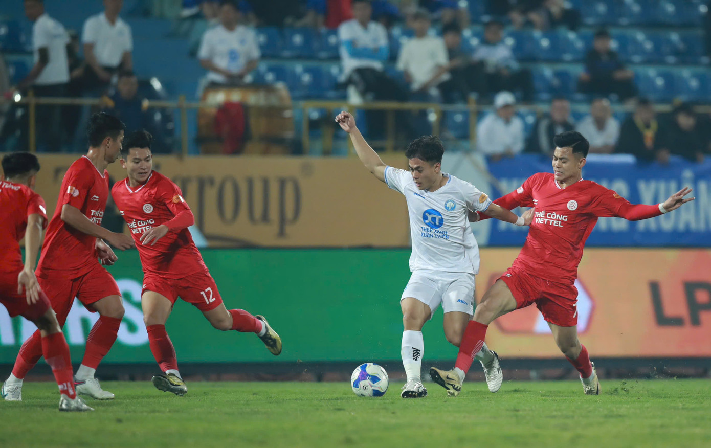 Giành chiến thắng tại Thiên Trường, Thể Công Viettel phả hơi nóng vào Thép Xanh Nam Định ảnh 13 Giành chiến thắng tại Thiên Trường, Thể Công Viettel phả hơi nóng vào Thép Xanh Nam Định ảnh 13