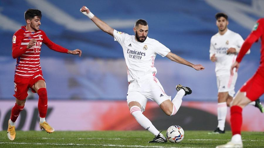 Benzema ghi 10 bàn tại La Liga mùa này, trong khi cả đội Granada cũng chỉ có 11 pha lập công