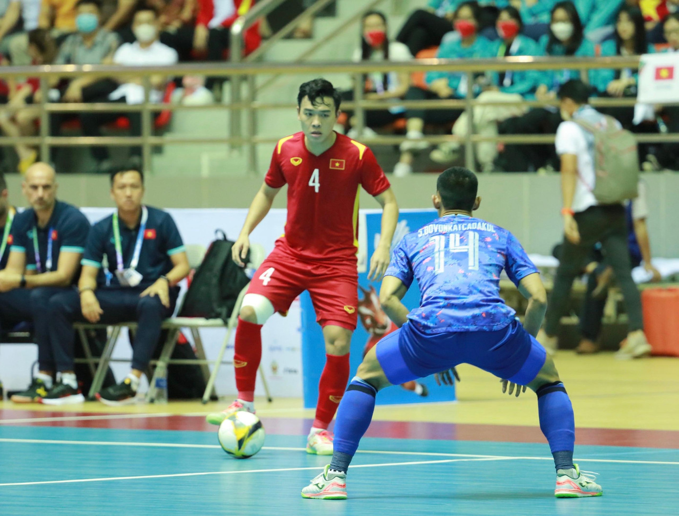 Hầu hết các pha tấn công của Việt Nam đều bị đối phương đánh chặn ảnh Như Ý