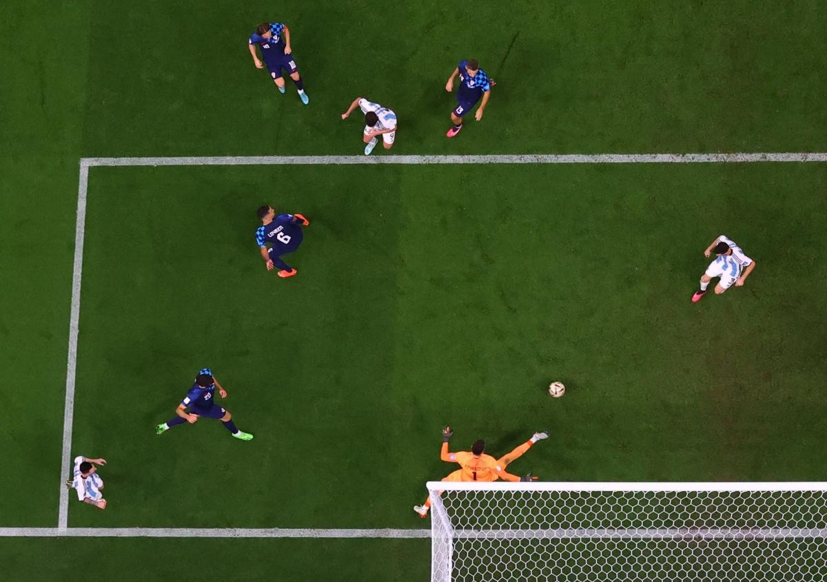 World Cup 2022: Messi, Alvarez tỏa sáng, Argentina hạ đẹp Croatia 3-0 vào chung kết ảnh 31