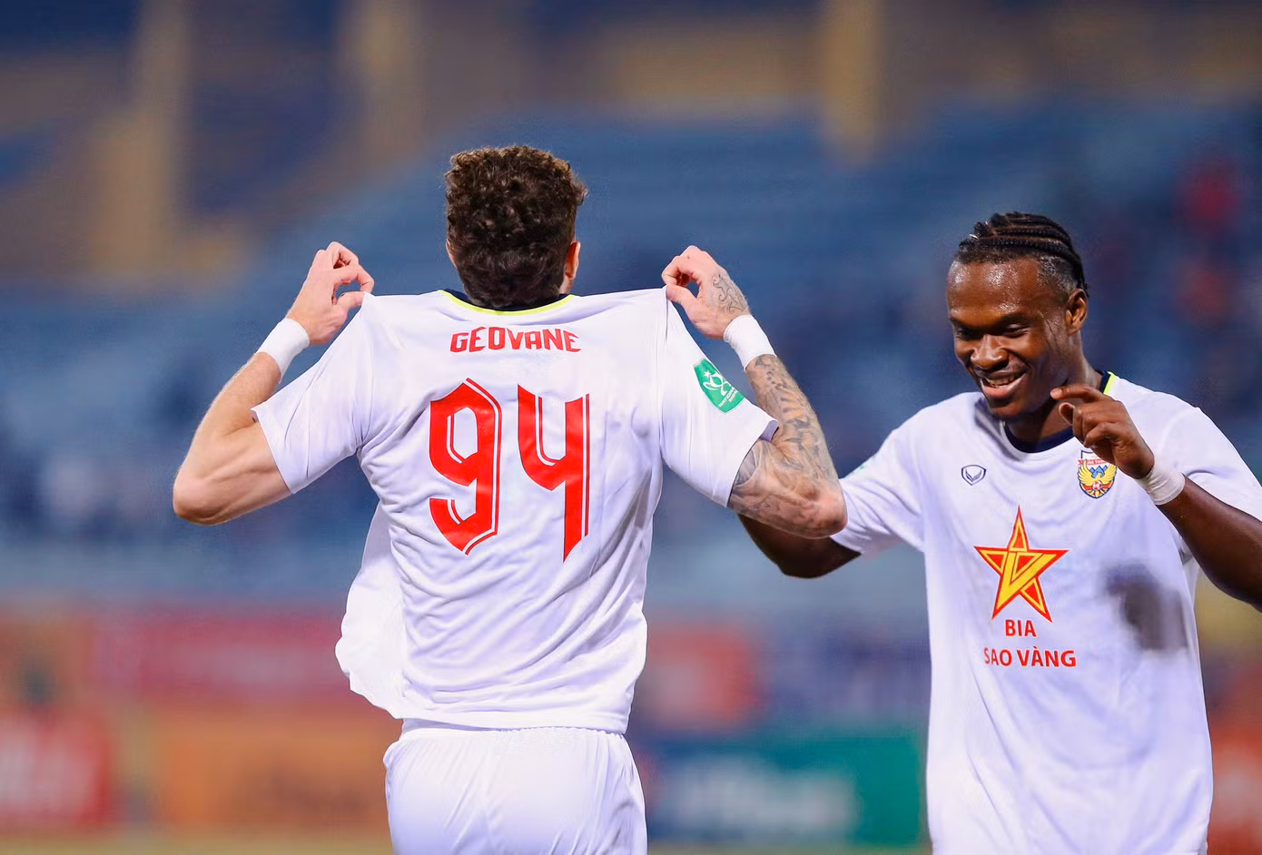 Hà Tĩnh ăn mừng bàn gỡ hòa 1-1 Hà Tĩnh ăn mừng bàn gỡ hòa 1-1