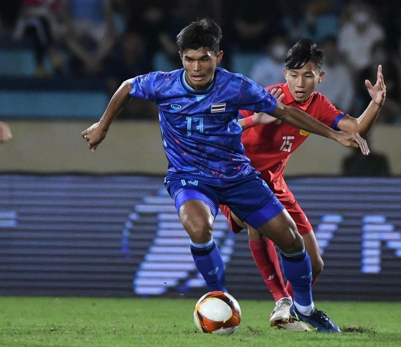 Theo HLV Polking, đội bóng của ông sẽ có lợi thế về sân bãi Theo HLV Polking, đội bóng của ông sẽ có lợi thế về sân bãi