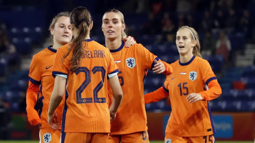 Các ngôi sao Hà Lan ghi bàn dễ dàng vào lưới Indonesia Các ngôi sao Hà Lan ghi bàn dễ dàng vào lưới Indonesia