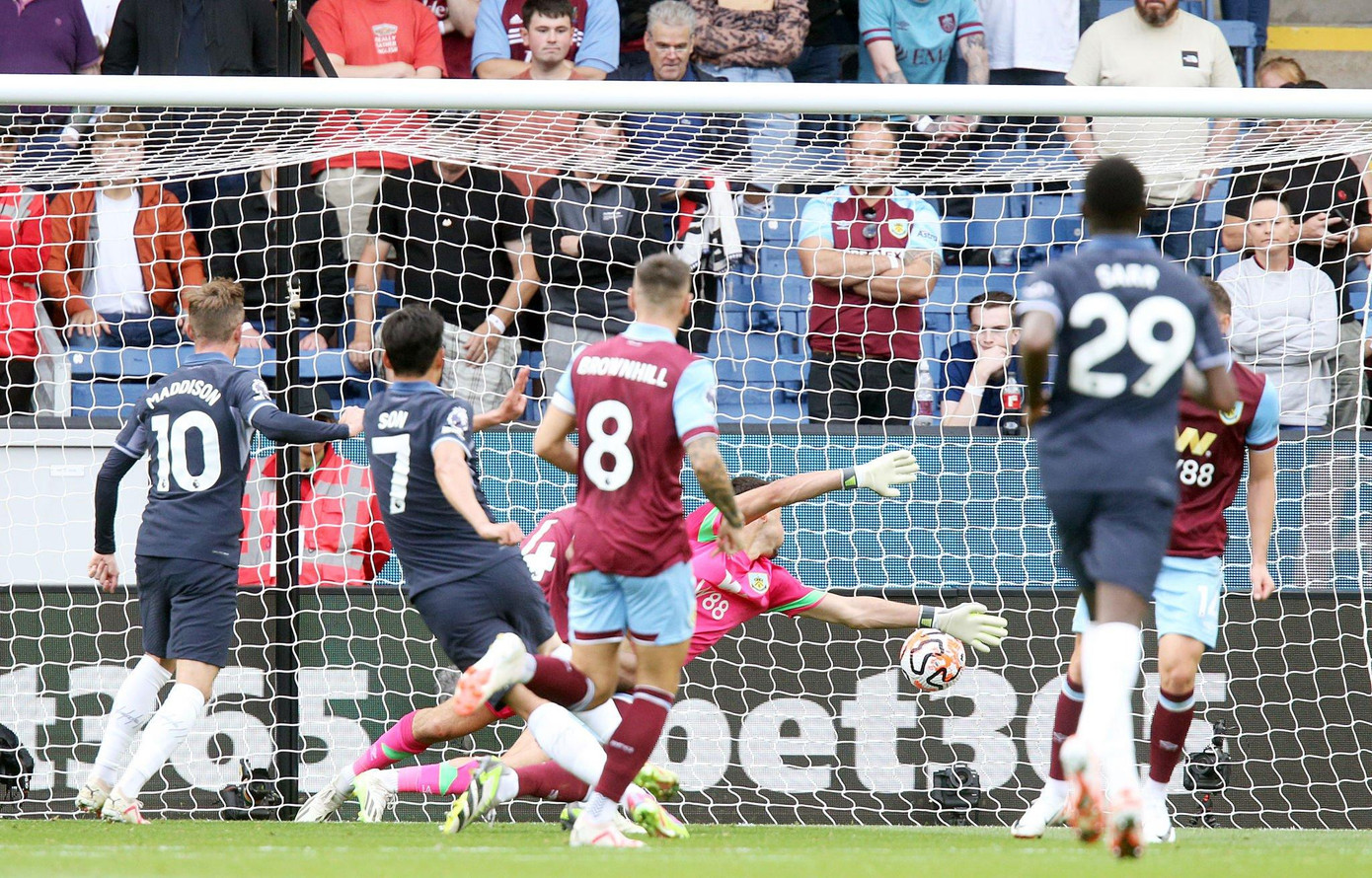 Pha ghi bàn của Son để giúp Tottenham thắng 5-2 Pha ghi bàn của Son để giúp Tottenham thắng 5-2