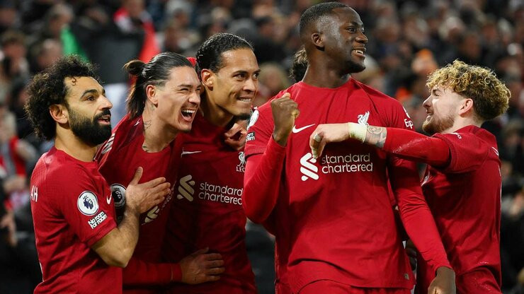 Hai bàn thắng muộn màng mang về 3 điểm cho Liverpool
