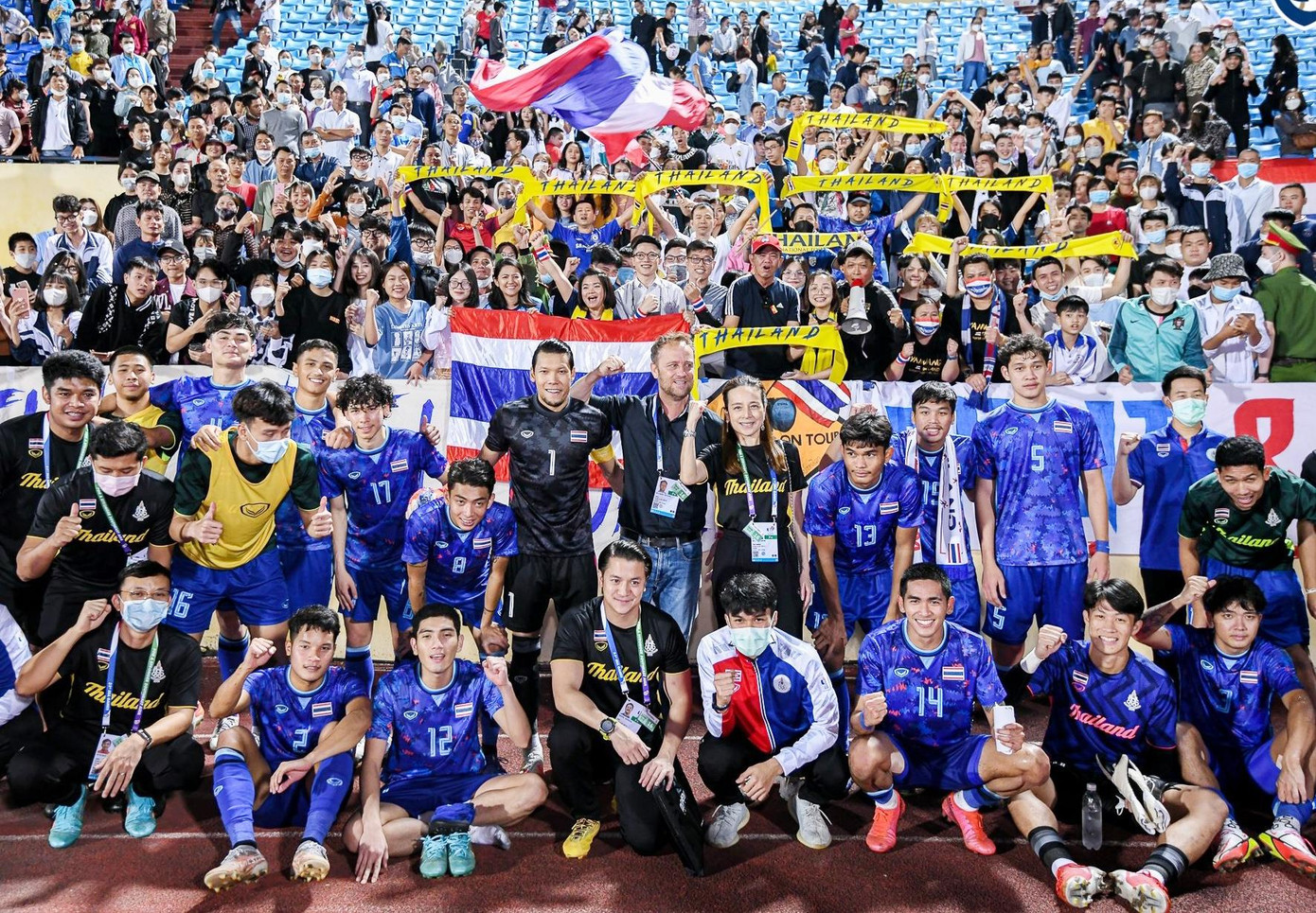 U23 Thái Lan tri ân các CĐV tại sân Thiên Trường