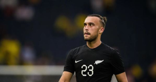 Clayton Lewis là một trong những người bị buộc tội thao túng thẻ vàng trong các trận đấu năm 2023 và 2024 Clayton Lewis là một trong những người bị buộc tội thao túng thẻ vàng trong các trận đấu năm 2023 và 2024