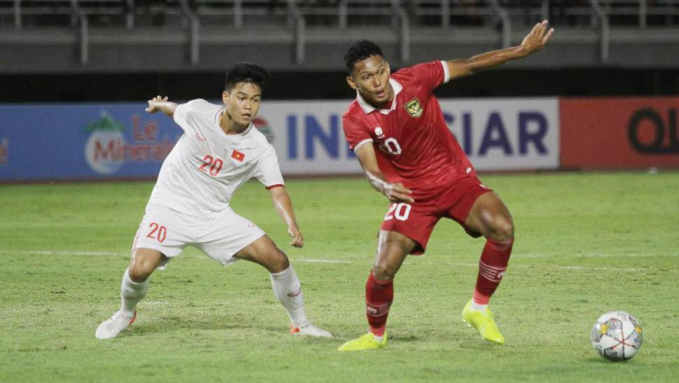 Indonesia bị dẫn 1-2 nhưng ghi liền 2 bàn ở cuối trận Indonesia bị dẫn 1-2 nhưng ghi liền 2 bàn ở cuối trận