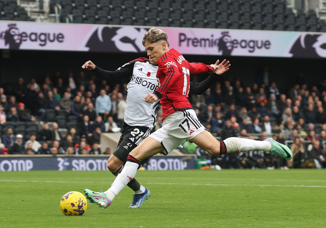 MU vừa chấm dứt mạch trận tệ hại bằng thắng lợi 1-0 trên sân Fulham MU vừa chấm dứt mạch trận tệ hại bằng thắng lợi 1-0 trên sân Fulham