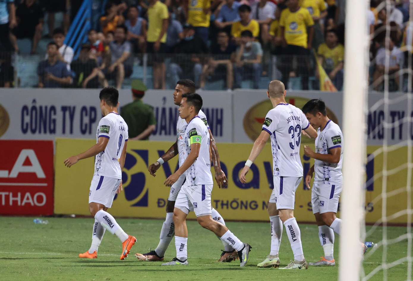 Vượt qua Nam Định 1-0, Hà Nội FC đánh chiếm ngôi đầu bảng ảnh 7