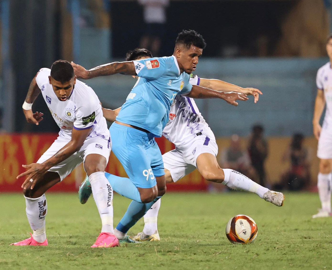 Vượt qua Nam Định 1-0, Hà Nội FC đánh chiếm ngôi đầu bảng ảnh 18